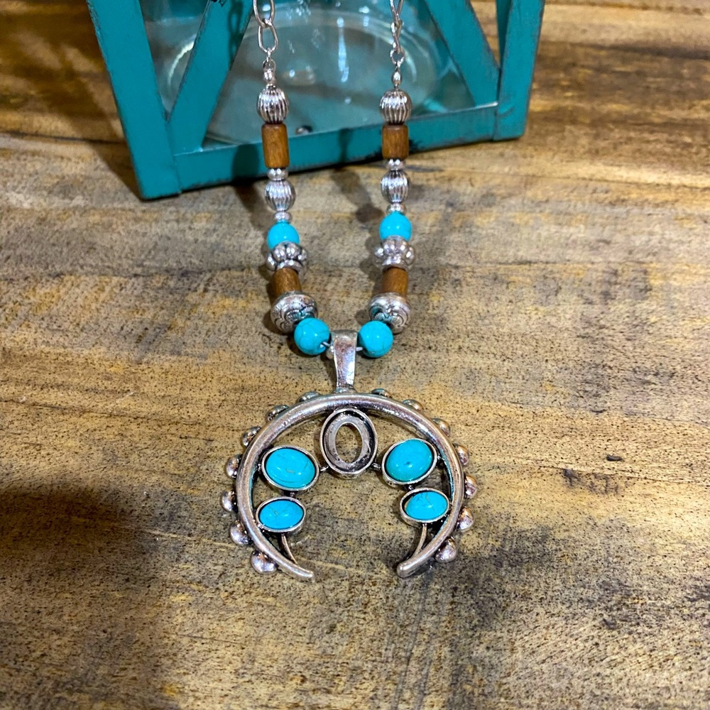 Crystal Avenue Necklace‎